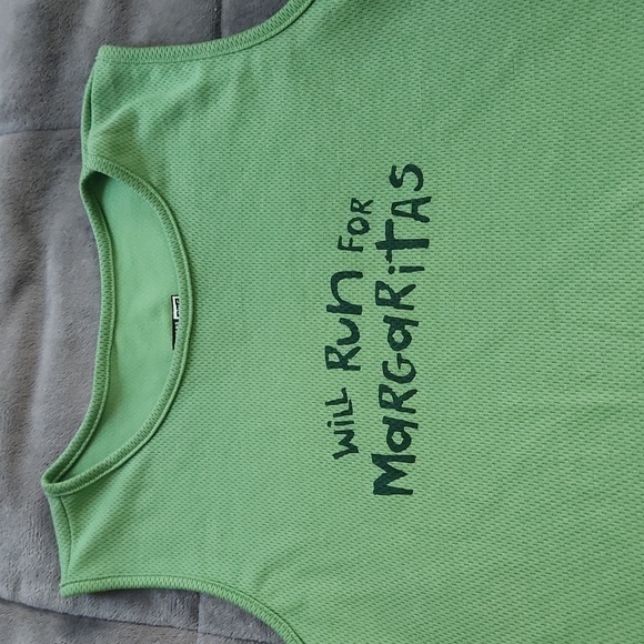 One More Mile Tank-Top - Picture 2 of 5